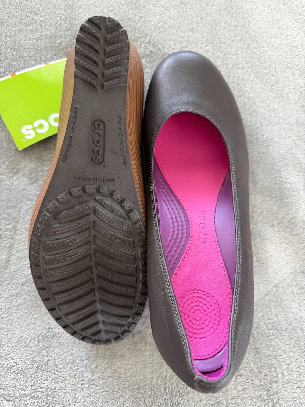 CROCS Gray Wedge Pumps with Fuchsia Interior